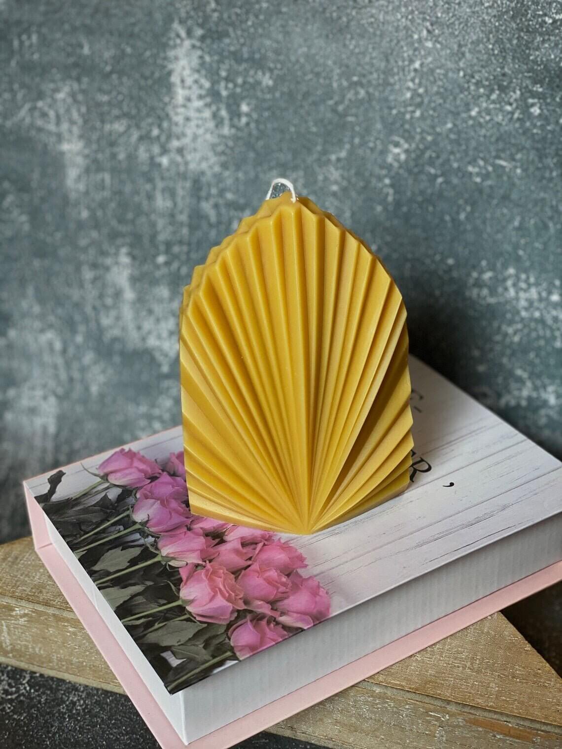 Palm Leaf Candle - Poppy Natural